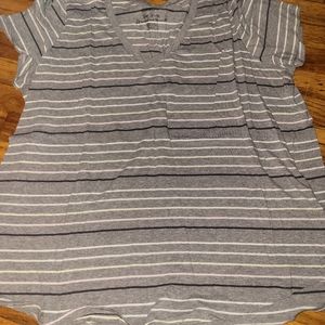 Torrid Size 3 22 24 3x xxxl tee t-shirt classic fit v-neck EUC